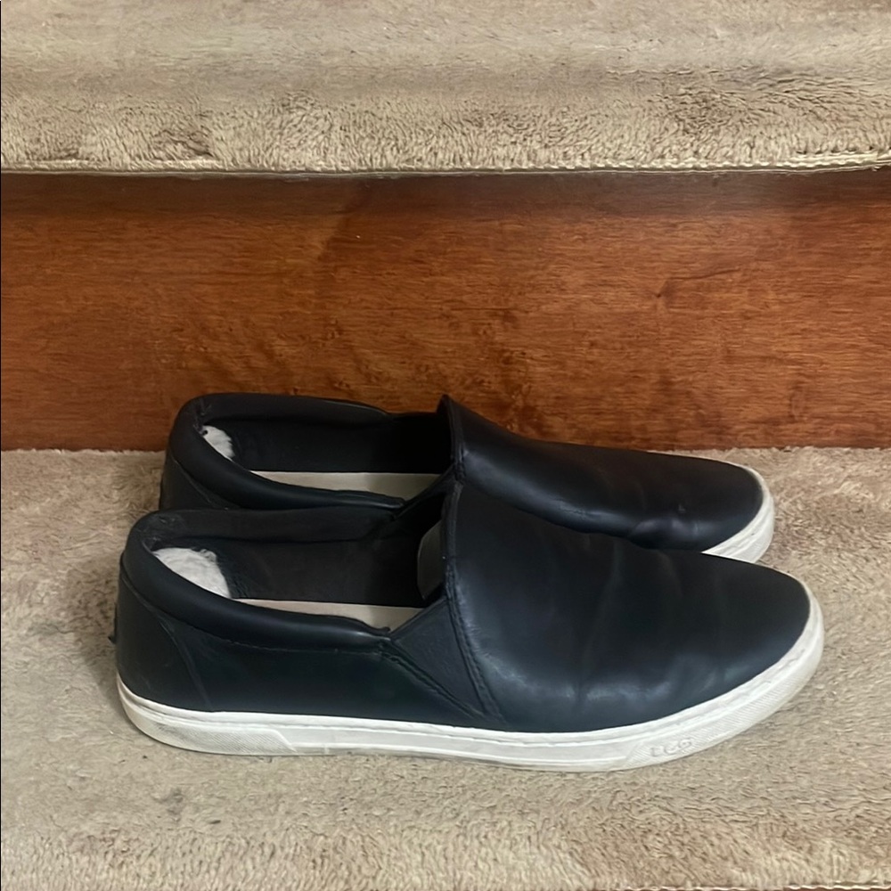 Authentic UGG Australia Black Leather Slip-On Flats Size 9 Excellent Condition